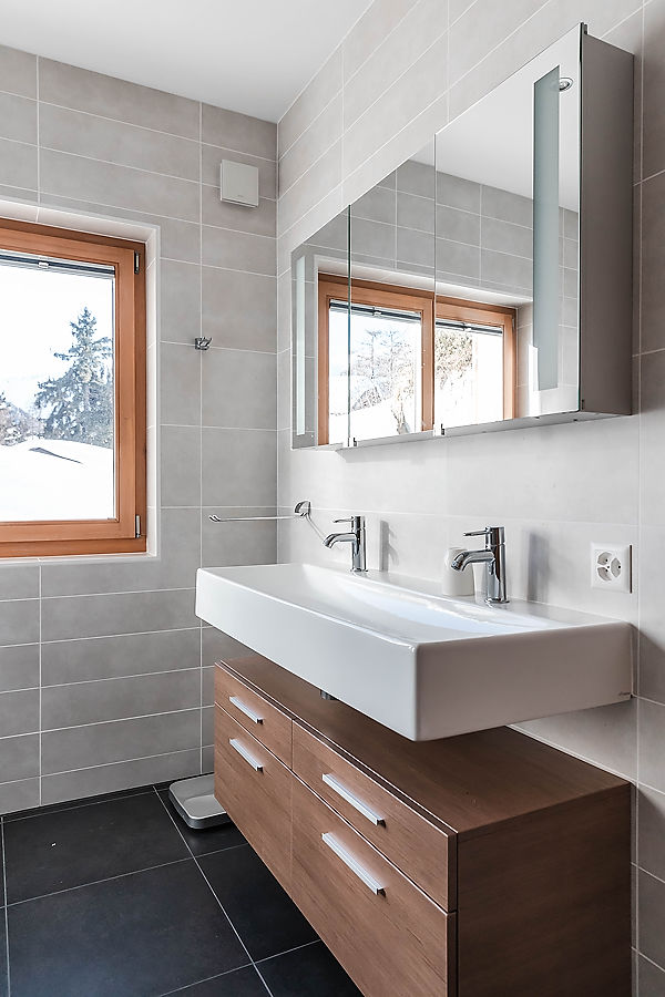 ebeni-bellwald-ferienwohnung-badezimmer-separat-2-wohnung
