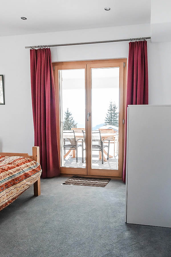ebeni-bellwald-ferienwohnung-schlafzimmer-drei-2