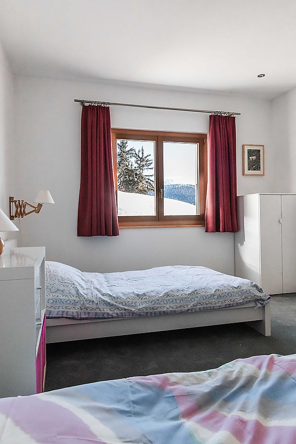 ebeni-bellwald-ferienwohnung-schlafzimmer-zwei-3